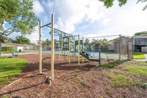 2259 Nova Village Drive Davie FL 33317