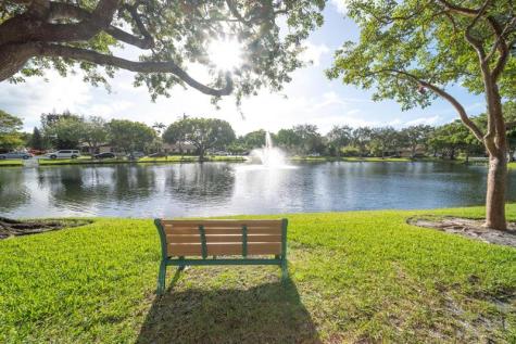 2259 Nova Village Drive Davie FL 33317