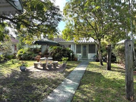 22 SW 6th Street Dania Beach FL 33004