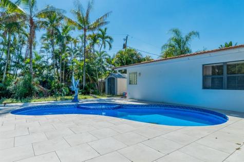 1574 NE 38th Street Oakland Park FL 33334