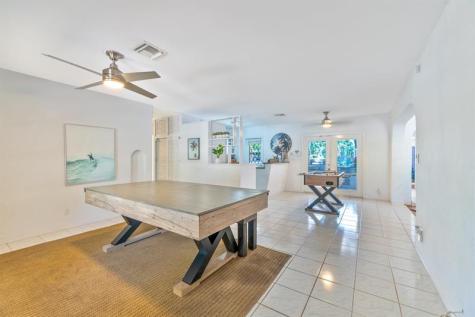 1574 NE 38th Street Oakland Park FL 33334