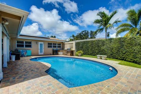 1920 Waters Edge Pompano Beach FL 33062