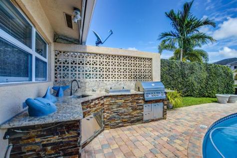 1920 Waters Edge Pompano Beach FL 33062