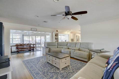 1920 Waters Edge Pompano Beach FL 33062
