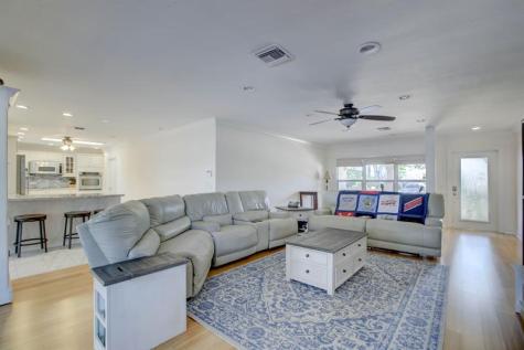 1920 Waters Edge Pompano Beach FL 33062