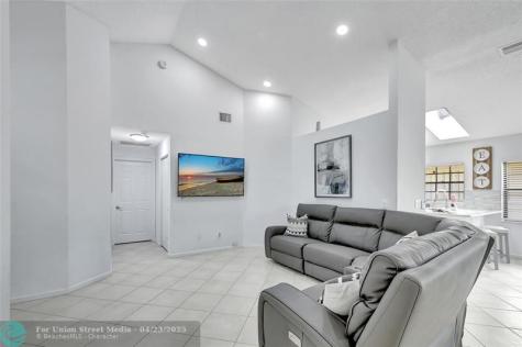 8071 Popash Court Boynton Beach FL 33472