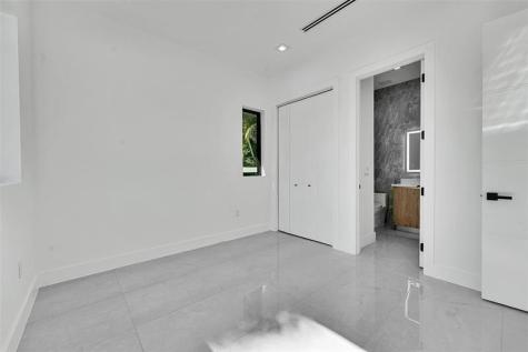 1113 NE 16th Street Fort Lauderdale FL 33304