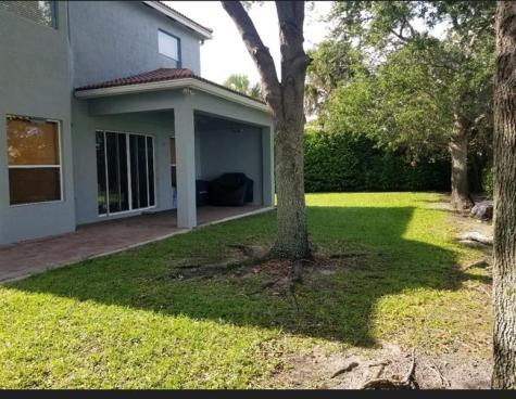 21 Country Lake Circle Boynton Beach FL 33436