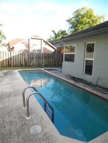 7921 NW 4th Street Plantation FL 33324