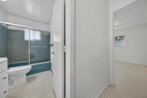 2711 NW 4th Avenue Pompano Beach FL 33064
