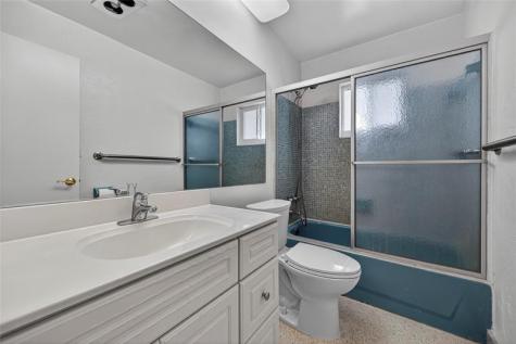 2711 NW 4th Avenue Pompano Beach FL 33064