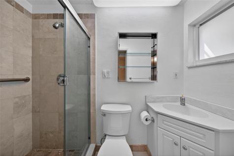 2711 NW 4th Avenue Pompano Beach FL 33064