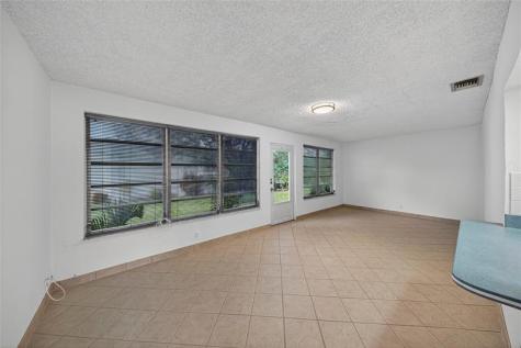 2711 NW 4th Avenue Pompano Beach FL 33064