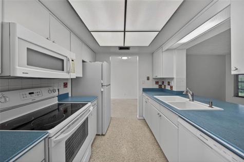 2711 NW 4th Avenue Pompano Beach FL 33064