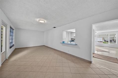 2711 NW 4th Avenue Pompano Beach FL 33064