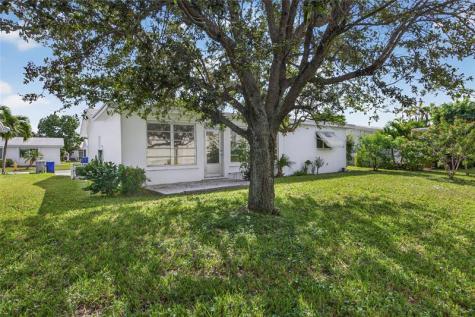2711 NW 4th Avenue Pompano Beach FL 33064