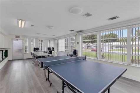 2711 NW 4th Avenue Pompano Beach FL 33064