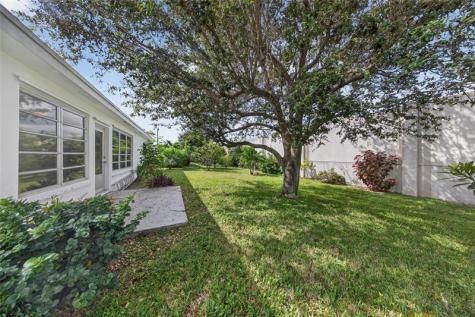 2711 NW 4th Avenue Pompano Beach FL 33064