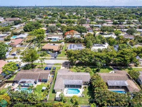 7121 NW 11th Court Plantation FL 33313