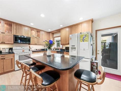 7121 NW 11th Court Plantation FL 33313