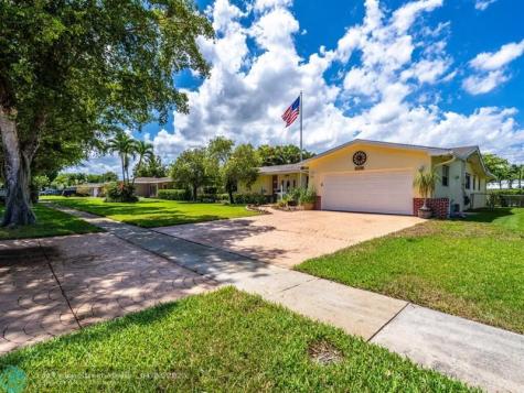 7121 NW 11th Court Plantation FL 33313