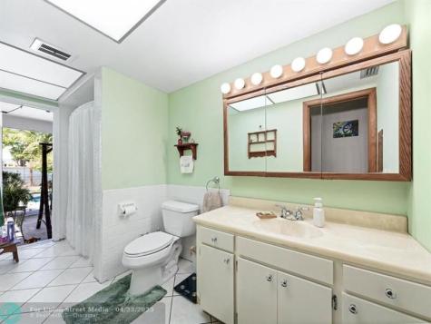 7121 NW 11th Court Plantation FL 33313