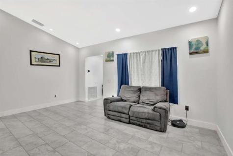 11831 NW 38th Place Sunrise FL 33323