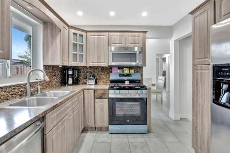 11831 NW 38th Place Sunrise FL 33323