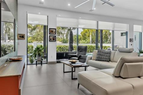 300 NE 21st Court Wilton Manors FL 33305