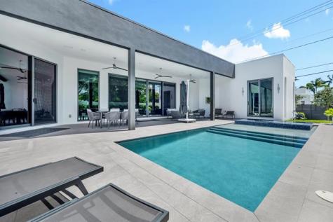 300 NE 21st Court Wilton Manors FL 33305