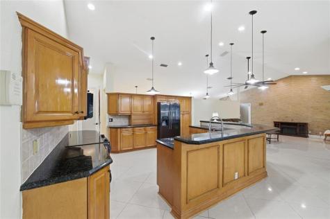 10949 NW 1st Manor Coral Springs FL 33071