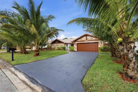 10949 NW 1st Manor Coral Springs FL 33071