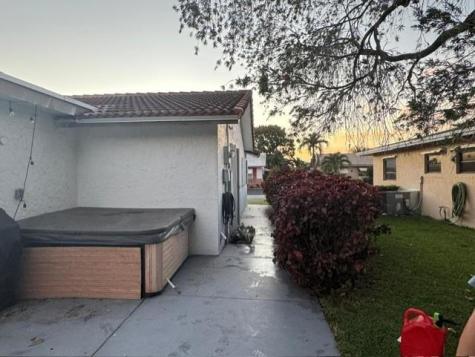 7610 NW 66th Terrace Tamarac FL 33321