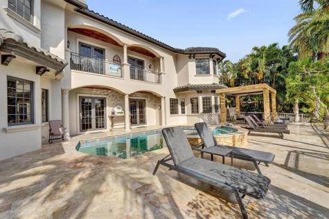 2340 NE 47th Street Lighthouse Point FL 33064