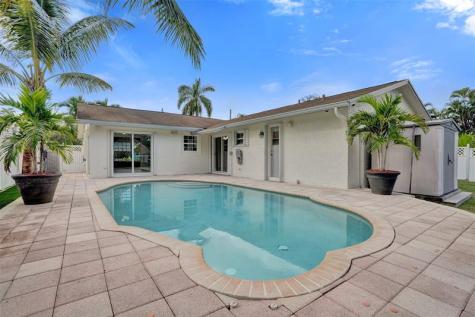 2052 SW 28th Way Fort Lauderdale FL 33312
