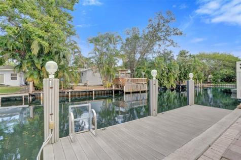 2052 SW 28th Way Fort Lauderdale FL 33312