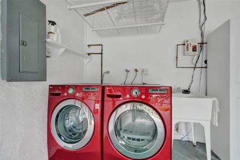 2052 SW 28th Way Fort Lauderdale FL 33312