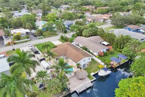2052 SW 28th Way Fort Lauderdale FL 33312