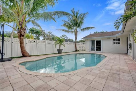2052 SW 28th Way Fort Lauderdale FL 33312