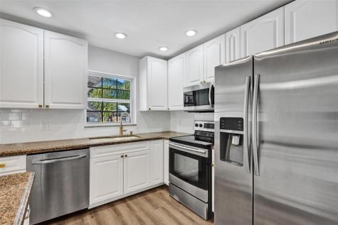 2052 SW 28th Way Fort Lauderdale FL 33312