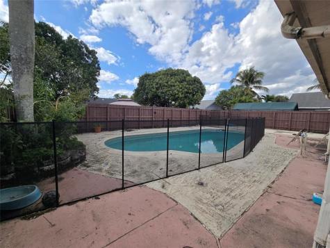 413 SW 73rd Avenue North Lauderdale FL 33068