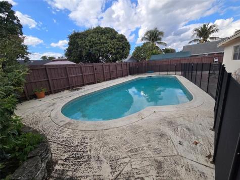 413 SW 73rd Avenue North Lauderdale FL 33068