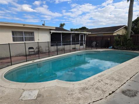 413 SW 73rd Avenue North Lauderdale FL 33068