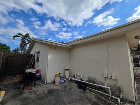 413 SW 73rd Avenue North Lauderdale FL 33068
