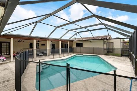 4000 N 41st Court Hollywood FL 33021