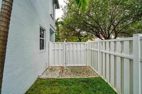 7515 NW 3rd Street Plantation FL 33317