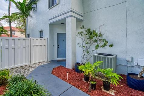 7515 NW 3rd Street Plantation FL 33317