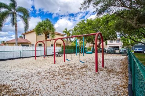 7515 NW 3rd Street Plantation FL 33317