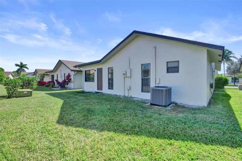 2359 SW 16th Drive Deerfield Beach FL 33442