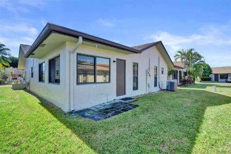 2359 SW 16th Drive Deerfield Beach FL 33442